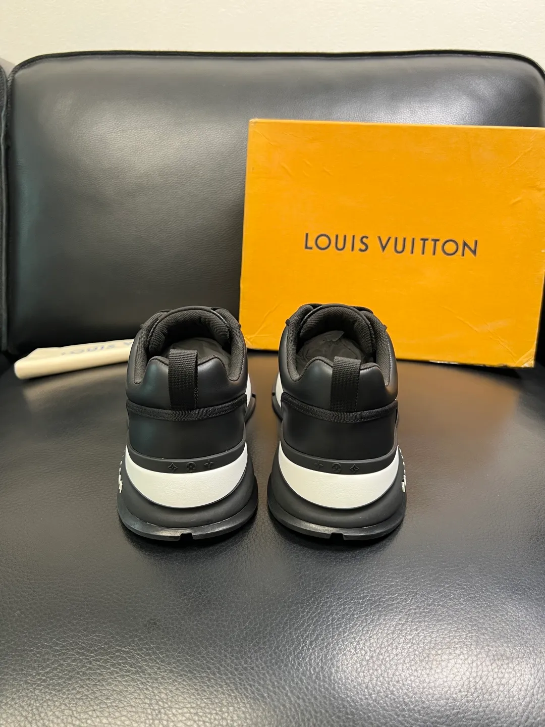 Men's shoes 💰 780 Lv High quality top crafts Louis Vuitton, sports sneakers counter synchronization, uppers imported from Italy, high-quality splicing with colorful and complex crafts, imported lambswool lining soft and comfortable, soles: original soles specially provided by the original factory, T men's shoes 💰U exclusive movable molded soles super comfortable, original and single goods, high quality, welcome to compare, code number 39-44 (customized 38 45)